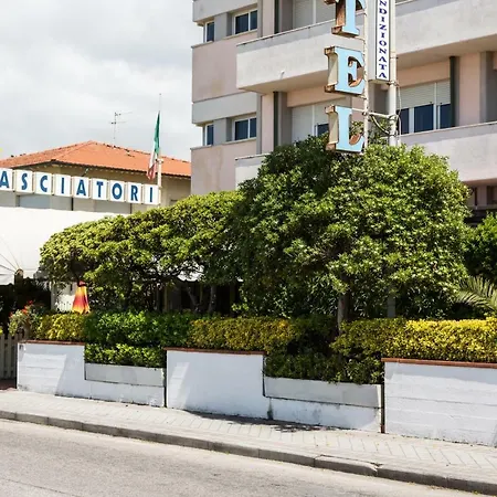 Ambasciatori فندق مارينا دي بييتراسانْت