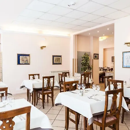 فندق Ambasciatori مارينا دي بييتراسانْت