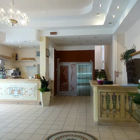 Ambasciatori 3* مارينا دي بييتراسانْت