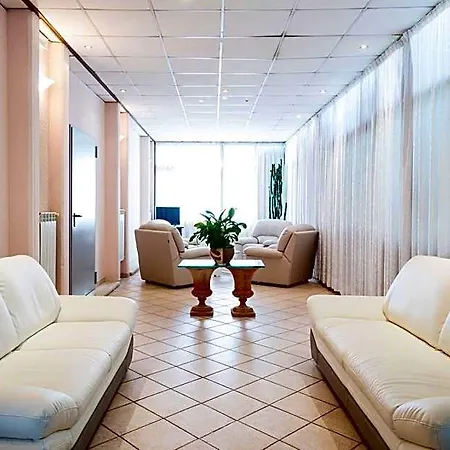 Ambasciatori מלון מרינה די פיאטרסנטה