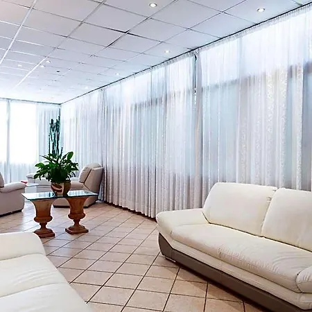 מלון Ambasciatori מרינה די פיאטרסנטה