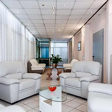 Ambasciatori 3* מרינה די פיאטרסנטה