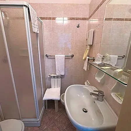 מלון Ambasciatori 3*